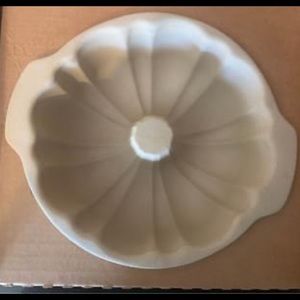 Pampered Chef Stoneware Fluted Pan